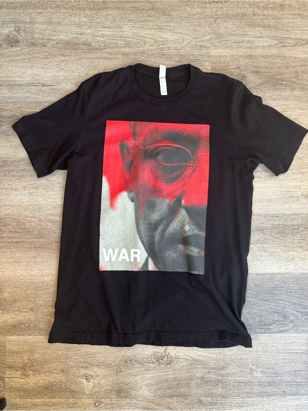 Gus/Breaking Bad Men's Graphic Tee Black & Red Large